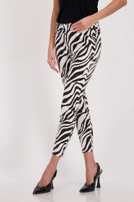 Trousers Tiger Print All-Over in Schwarz Pattern 407550MNR by Monari Trousers Striped Patterned Trousers Striped Patterned Trousers Tiger Print All-Over in Schwarz Pattern 407550MNR by Monari Trousers Striped Patterned Trousers Striped Patterned