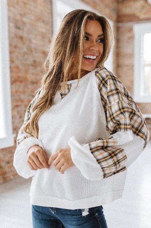 Reign Plaid Waffle Knit Top: L / White Scoop Neck Knit Tee